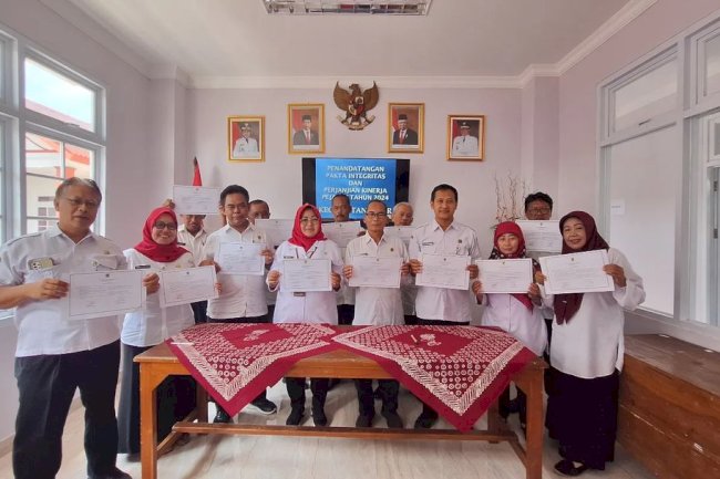 Penandatanganan Pakta Integritas ASN Kecamatan Ceper Tahun 2024. Rabu, 31 Januari 2024