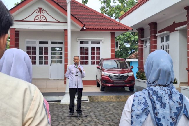 Kegiatan apel pagi Kantor Kec Ceper Dipimpin Oleh Camat Ceper, Bp. Supardiyono, S.IP, M.Si. Rabu, 22  Januari 2025
