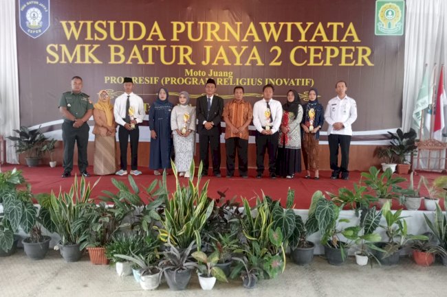 Bapak camat ceper menghadiri wisuda purnawiyata SMK Batur Jaya 2 Ceper pada tgl.14/5/2025