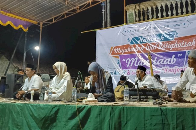 Menghadiri mewakili Bapak Bupati Klaten acara Majelis ilmu dzikir dan sholawat Halaqah Mujahadah Wal Istighotsah di Batur Tegalrejo. Sabtu, 18 oktober 2025