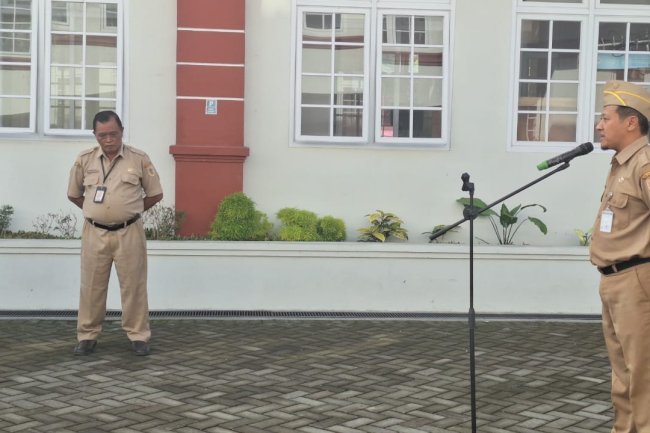 Kegiatan Apel Pagi Kantor Kec Ceper dipimpin Sekretaris Camat, Bp. Agus Supratikno, SE, MM. Senin, 29 Desember 2025.