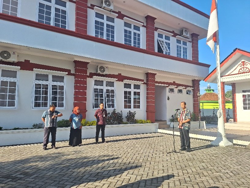 Kegiatan Apel Pagi Kantor Kec Ceper dipimpin oleh Camat Ceper, Bp. Supardiyono, S.IP, M.Si. kamis, 26 Juni 2025.