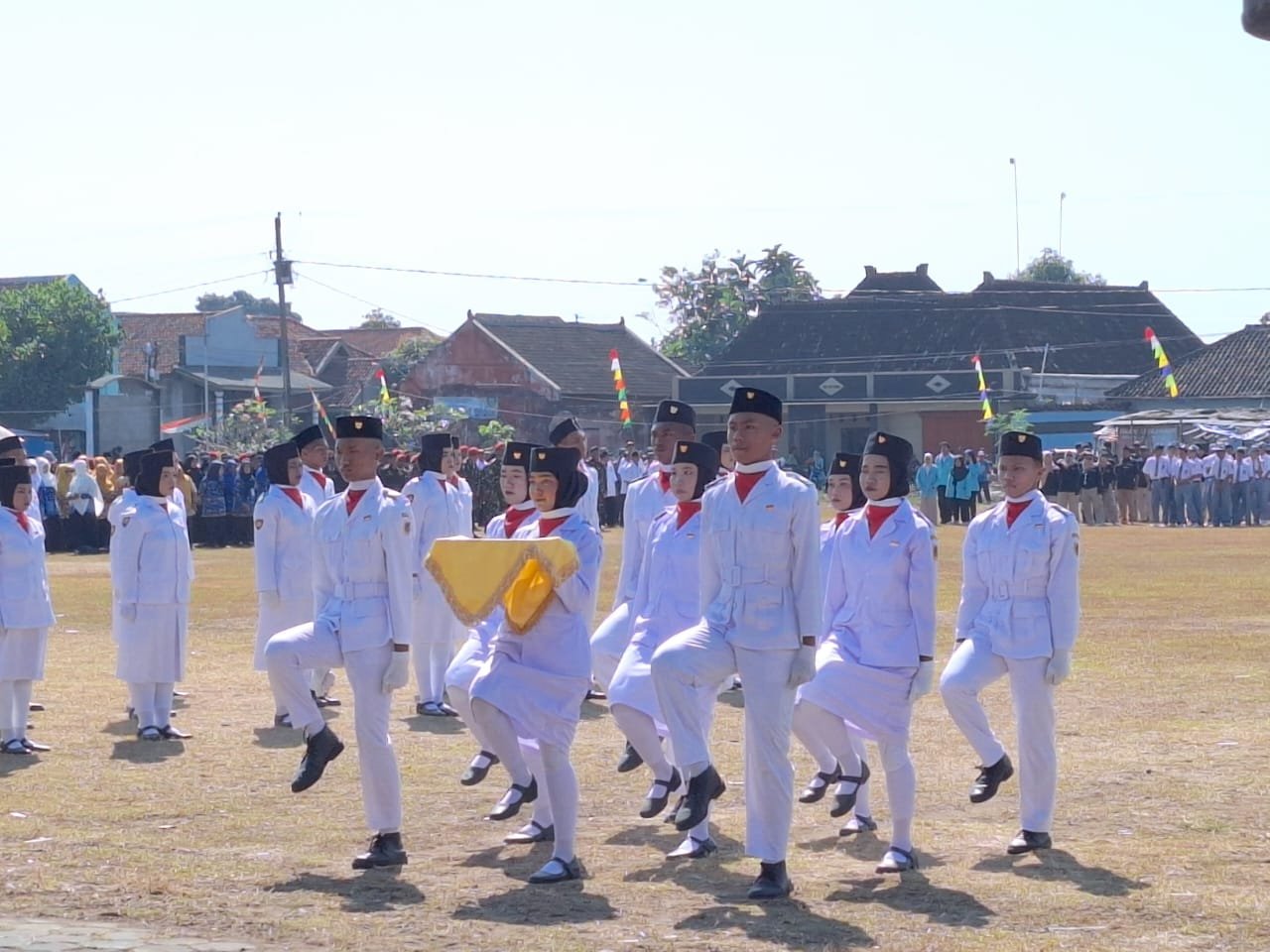 Upacara dalam rangka memperingati HUT ke 79 RI tingkat Kec. Ceper di Lapangan Gelora Bahagia Kridha, Kurung, Ceper. Sabtu, 17 Agustus 2024.