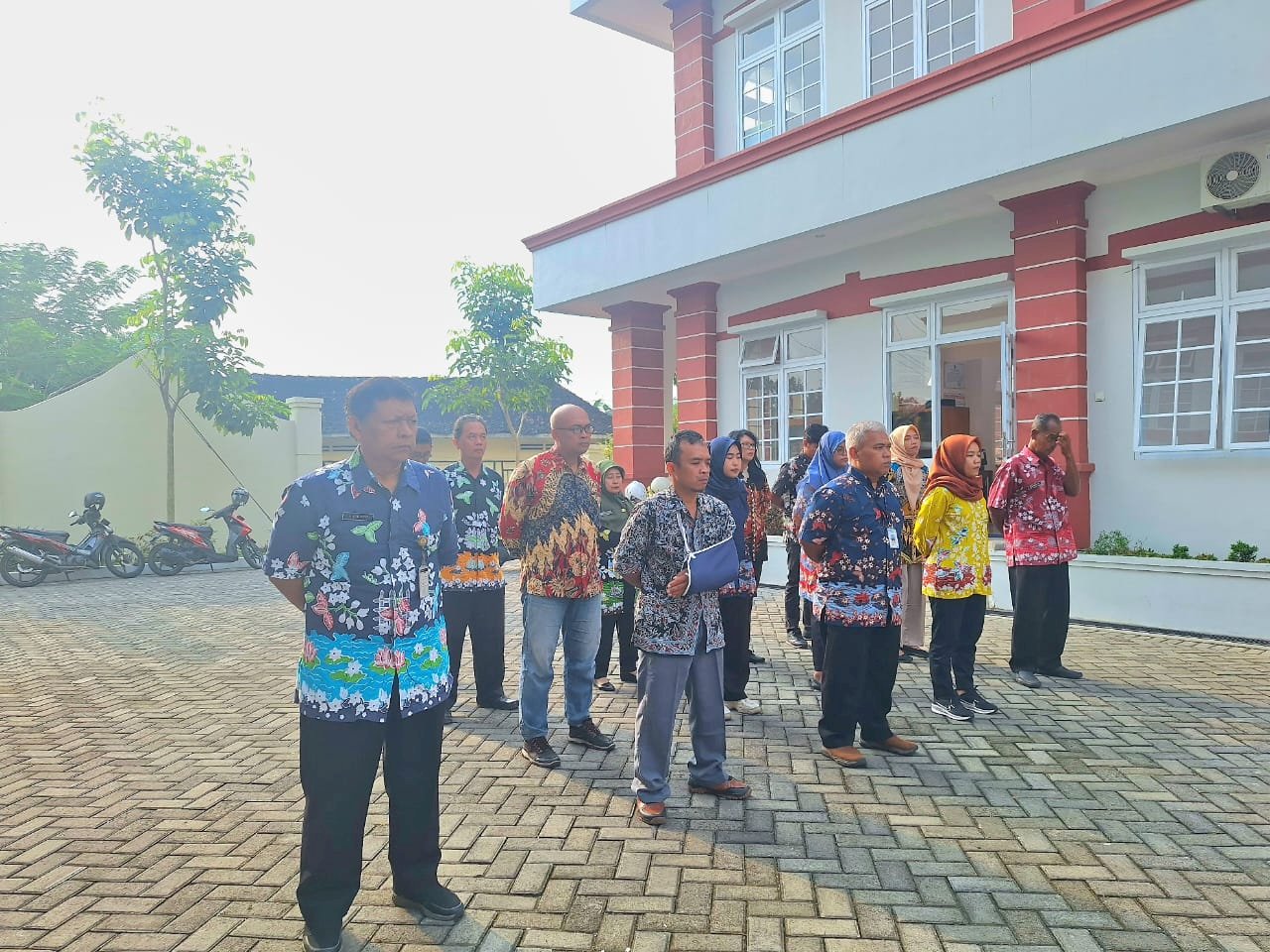 Kegiatan Apel Pagi Kantor Kec Ceper dipimpin oleh Camat Ceper, Bp. Supardiyono, S.IP, M.Si. Selasa, 10 Juni 2025.