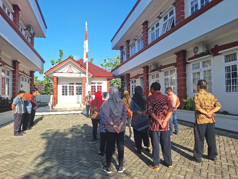 Kegiatan Apel Pagi Kantor Kec Ceper dipimpin oleh Camat Ceper, Bp. Supardiyono, S.IP, M.Si. kamis, 26 Juni 2025.