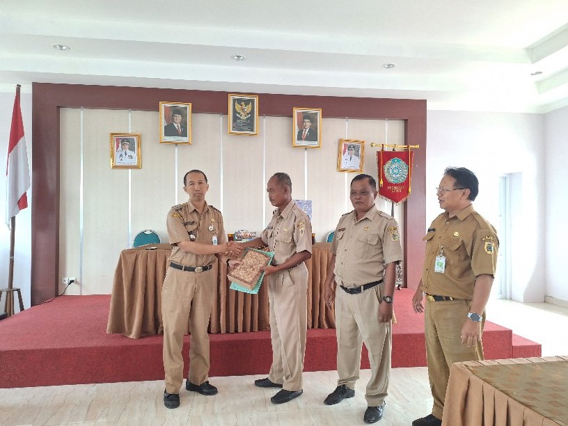 Menghantar ASN Purnatugas, An. Bapak Suranto di Aula Kantor Kecamatan Ceper