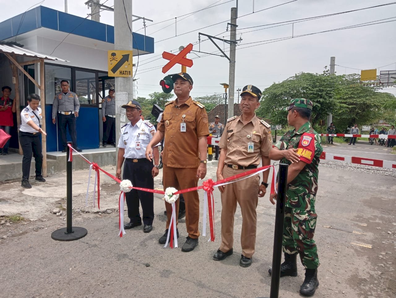 Peresmian Palang Kereta Api Mbah Ruwet, Desa Pokak, Ceper oleh Bupati Klaten, Bp. Hamenang Wajar Ismoyo, S.I.Kom pada tanggal 21 Oktober 2025.