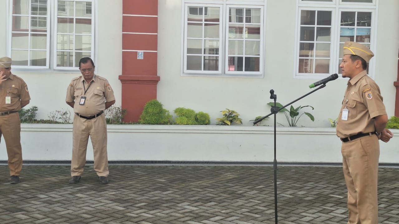 Kegiatan Apel Pagi Kantor Kec Ceper dipimpin Sekretaris Camat, Bp. Agus Supratikno, SE, MM. Senin, 29 Desember 2025.