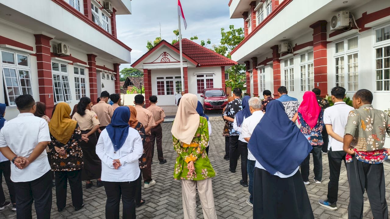 Kegiatan Apel Pagi Kantor Kecamatan Ceper dipimpin oleh Camat Ceper, Bp. Supardiyono, S.IP, M.Si. Jum'at, 09 Januari 2026.