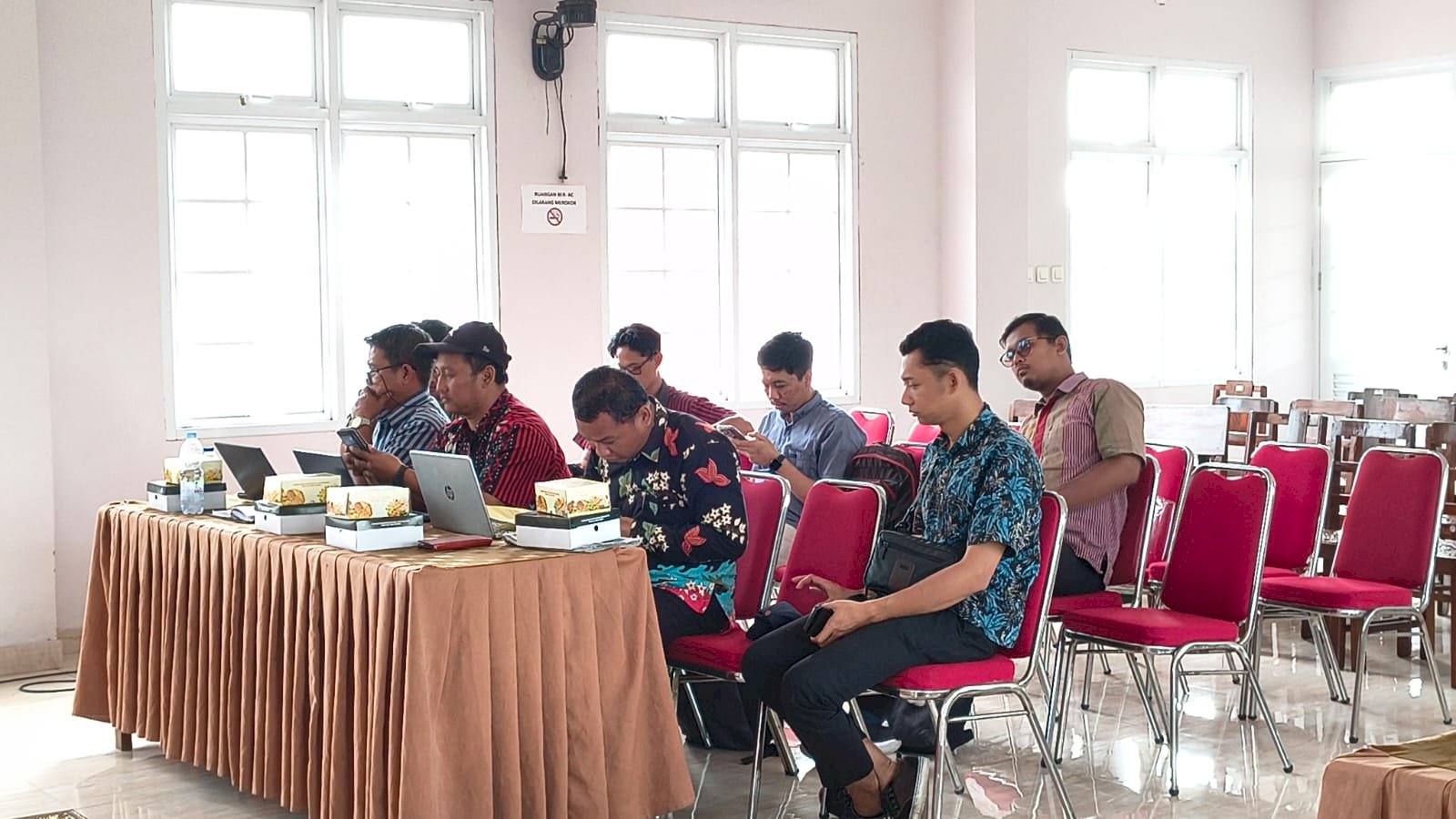 Kegiatan Pendampingan dan Evaluasi Pemutakhiran Daftar Informasi Publik pada Website DILAN oleh Kominfo Kab. Klaten