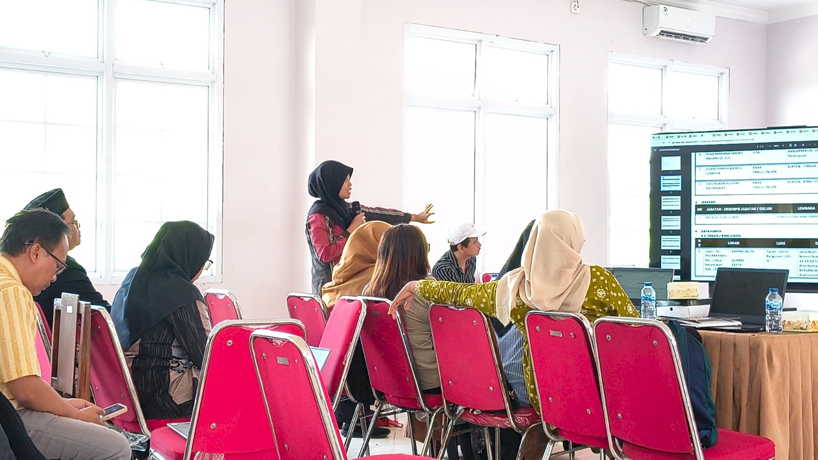 Kegiatan Pendampingan dan Evaluasi Pemutakhiran Daftar Informasi Publik pada Website DILAN oleh Kominfo Kab. Klaten